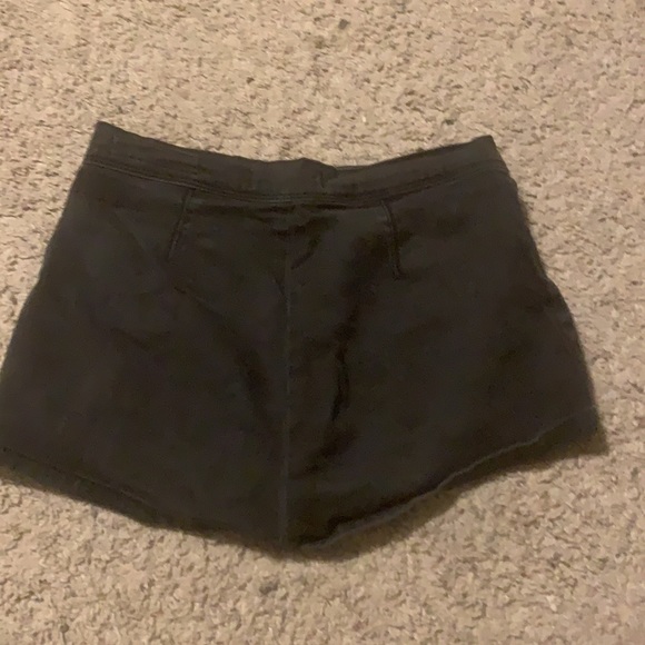 Zip up black shorts - Picture 2 of 2